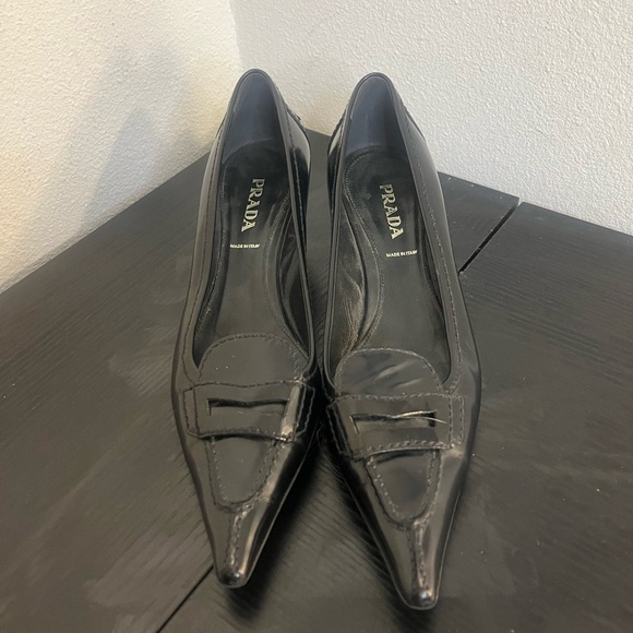 Prada Women's Black Leather Kitten Heels 👠 - Picture 2 of 9